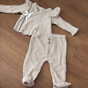 Snug Baby Outfit in Striped Pattern